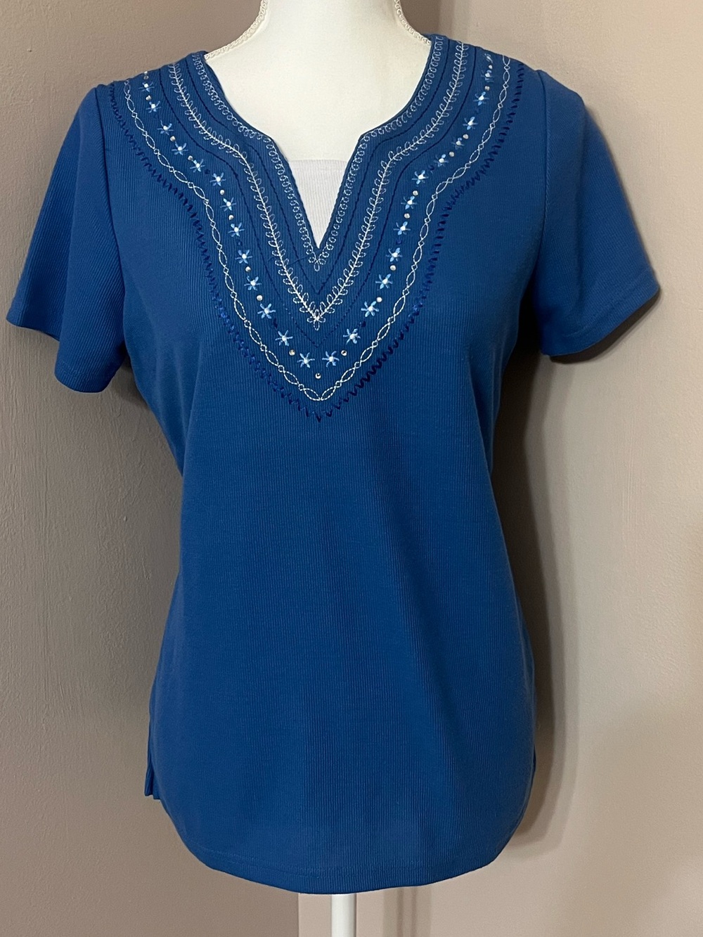 ⭐️ 2 for $15. Embroidered V-Neck Short Sleeve Tee in Blue